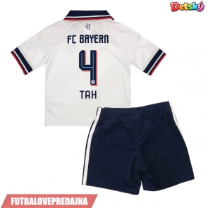Lacne Dětský Futbalové dres Bayern Munich Jonathan Tah #4 2026-27 Krátky Rukáv - Preč (+ trenírky)